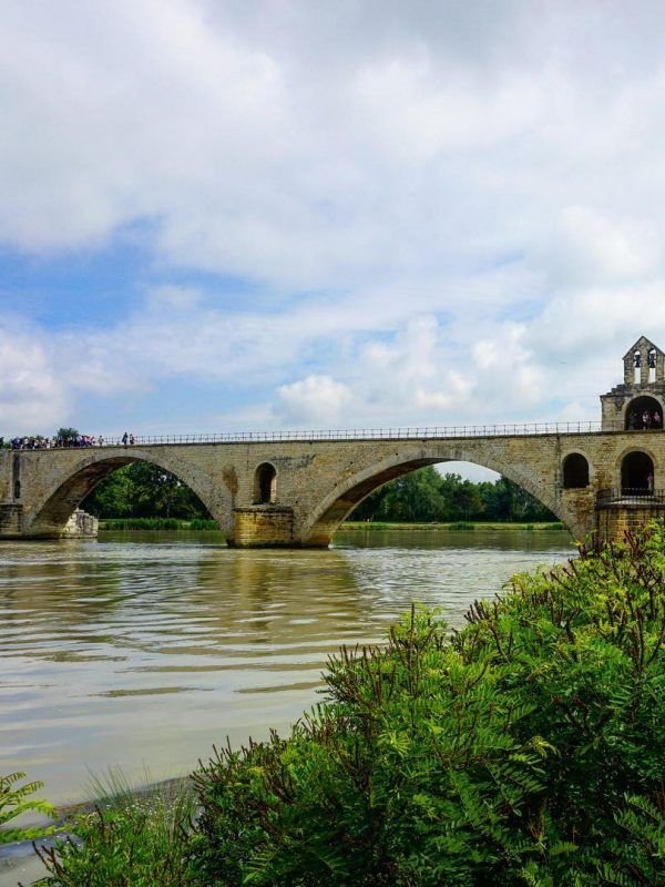 En el puente de Avignon…